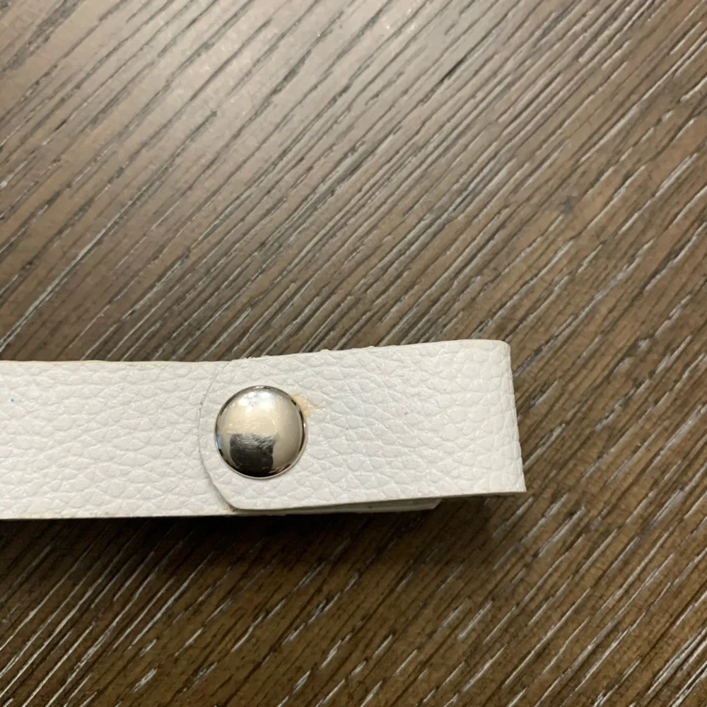 🥳HP🥳White leather band bracelet with rhinestones